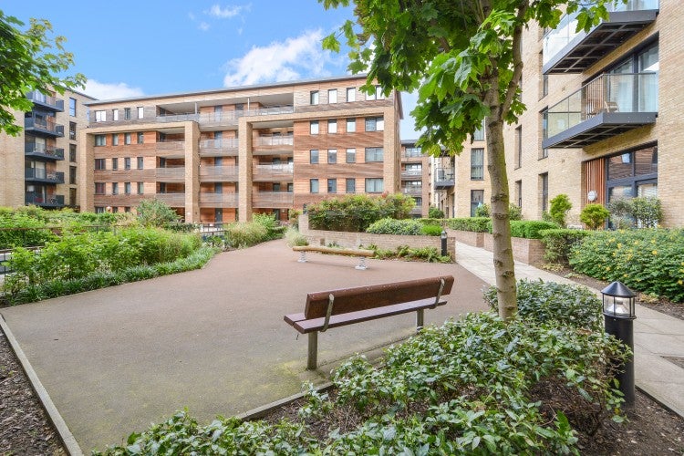 Flat Surrey Quays Road in Greater London