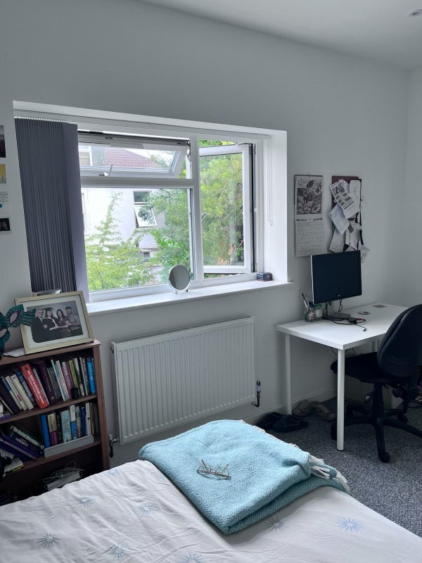 Room Mina Road in Bristol