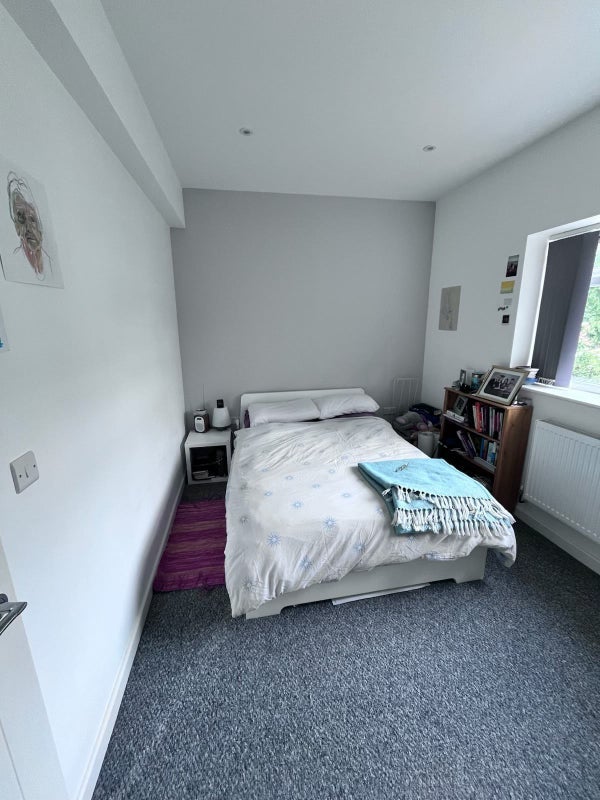 Room Mina Road in Bristol
