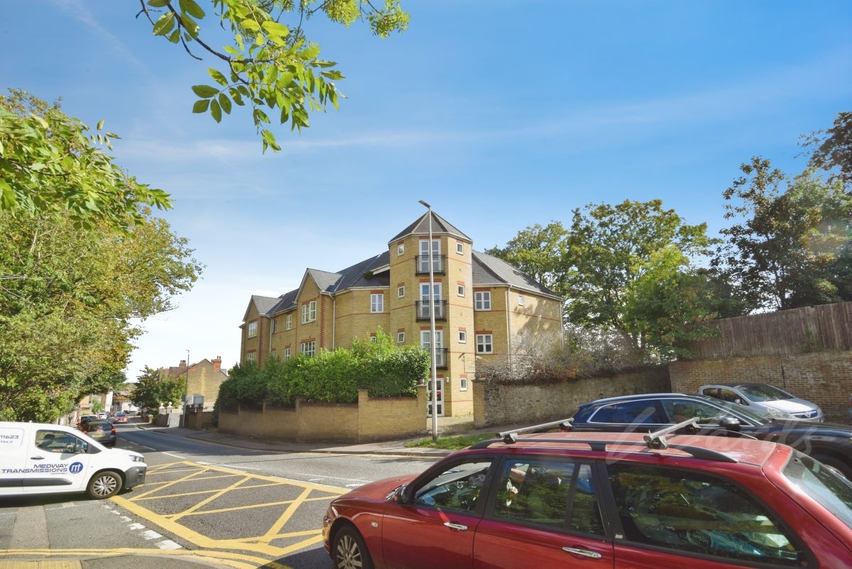 Flat London Road in Strood