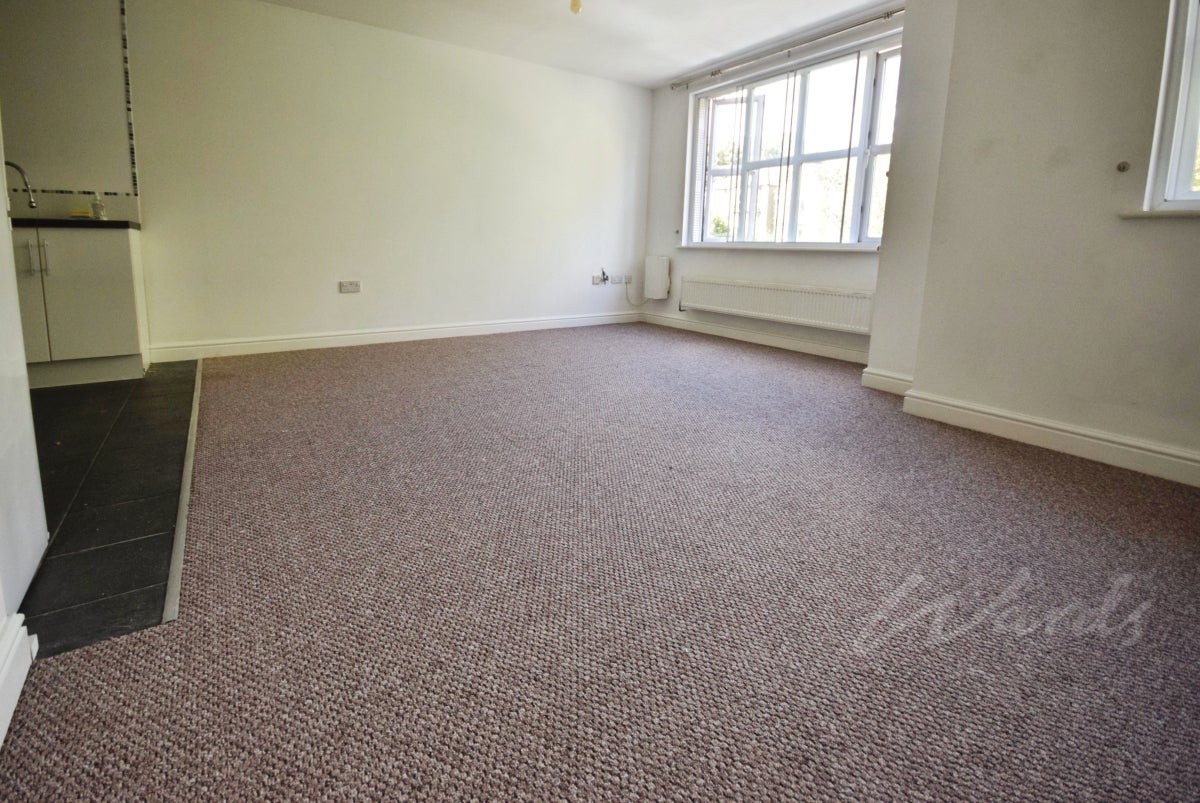 Flat London Road in Strood