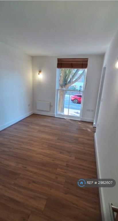 Flat Flagstaff Court in Canterbury
