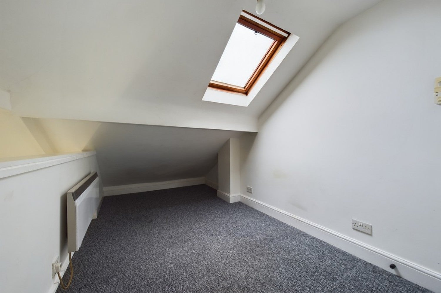 Flat Cheriton Road in Folkestone and Hythe District