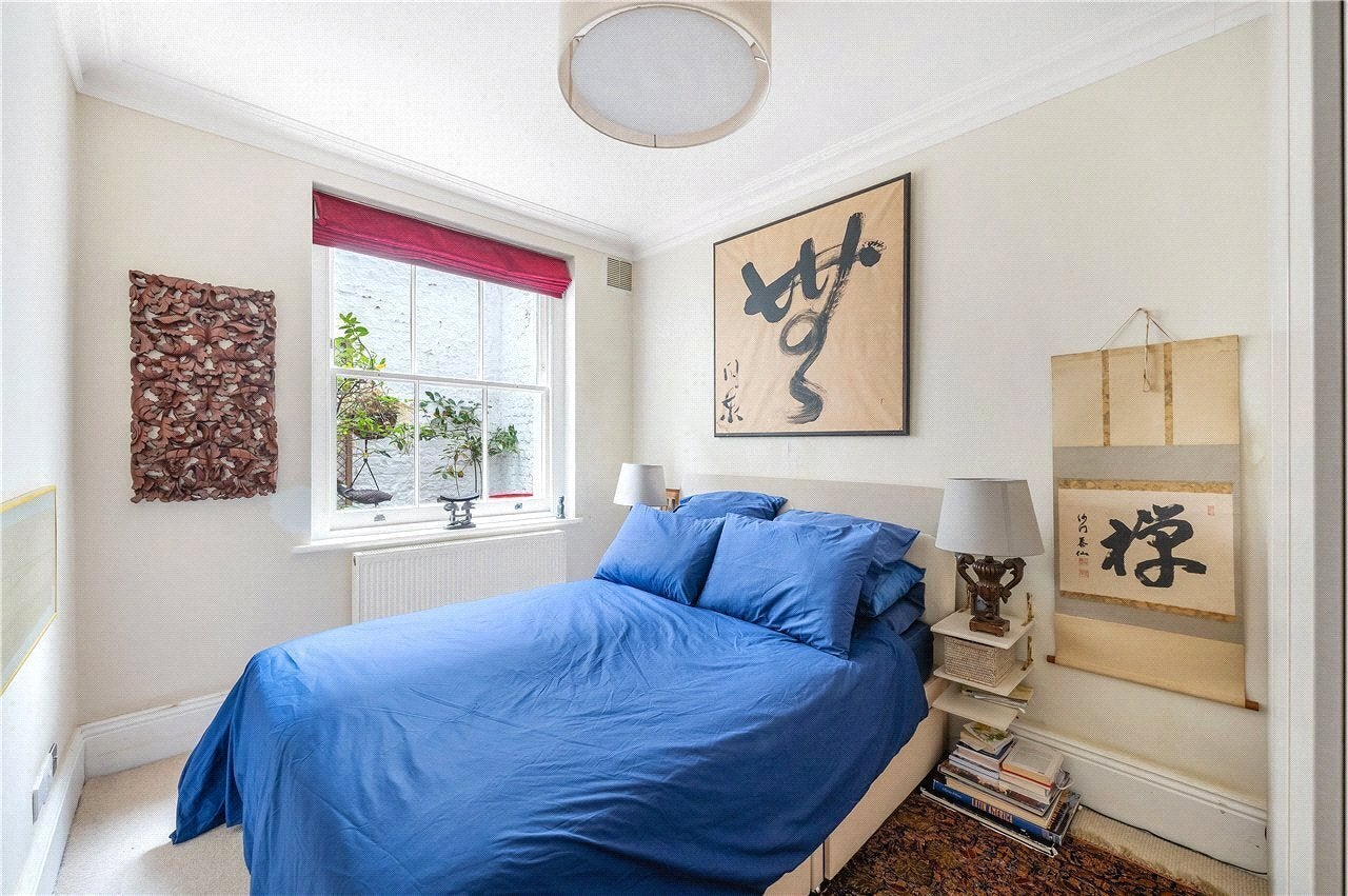 Flat Queen's Gate Place in Greater London