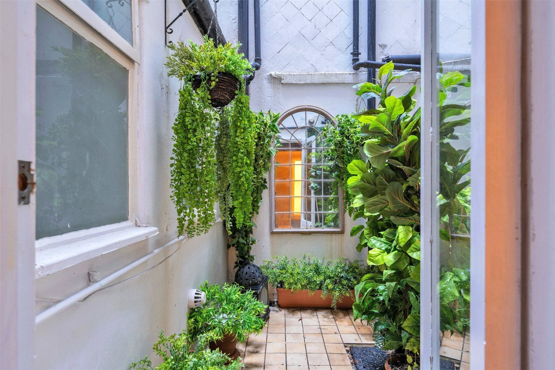 Flat Queen's Gate Place in Greater London