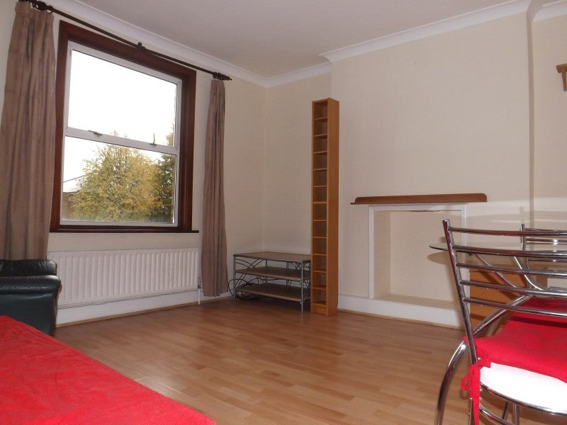 Flat Southgate Road in Greater London