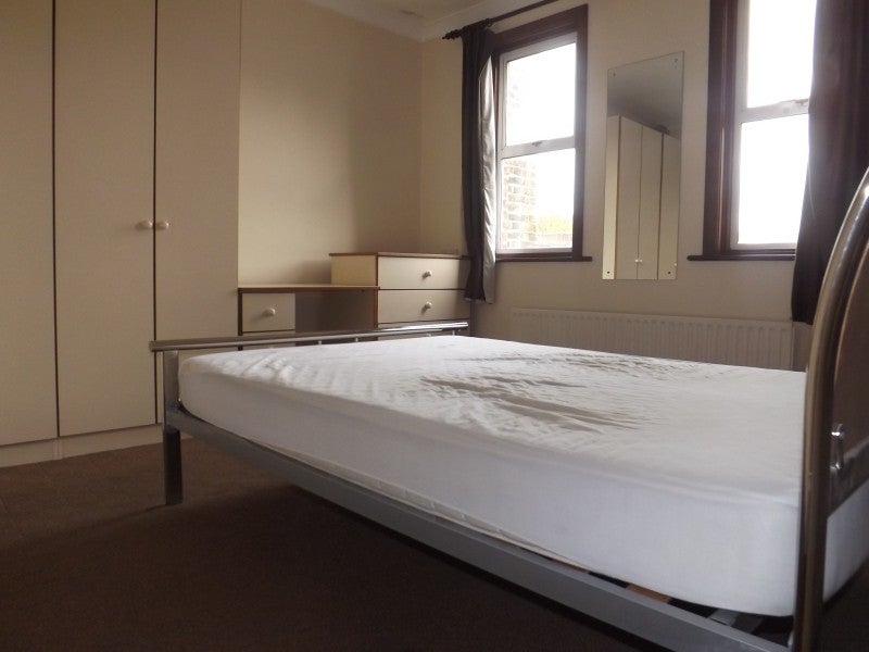 Flat Southgate Road in Greater London
