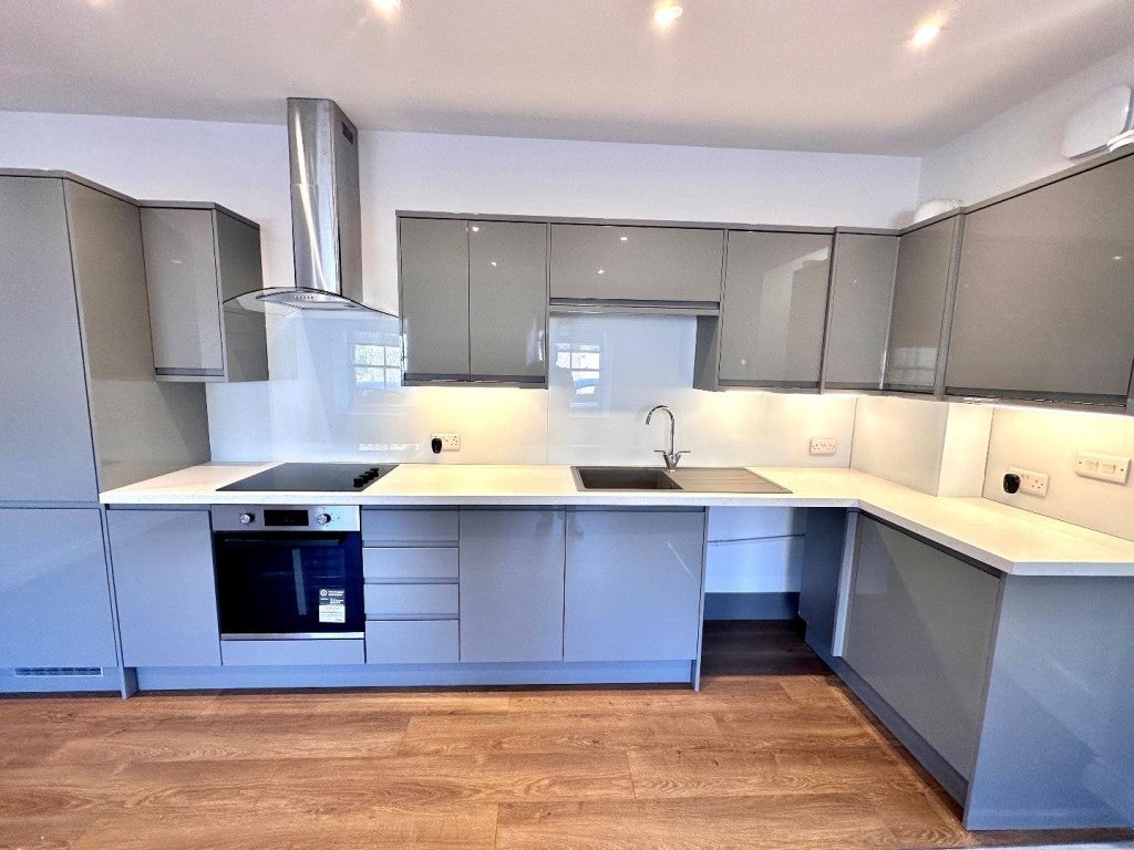 Flat Dowker Street in Kirklees