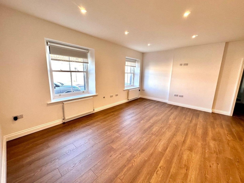 Flat Dowker Street in Kirklees