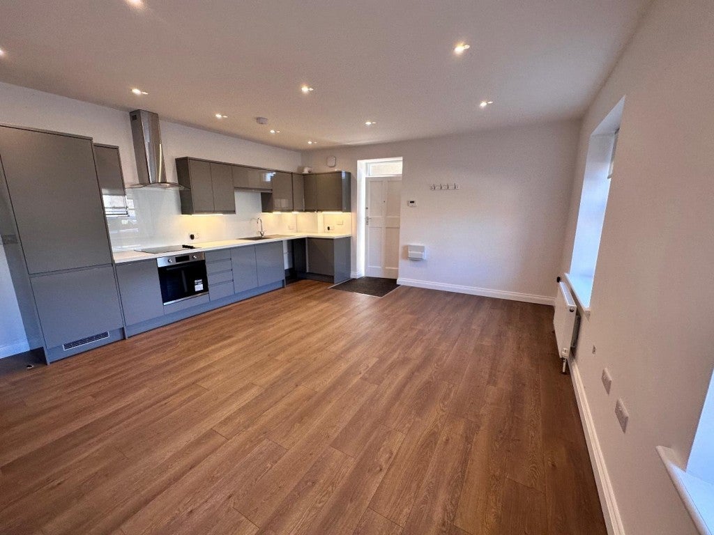 Flat Dowker Street in Kirklees