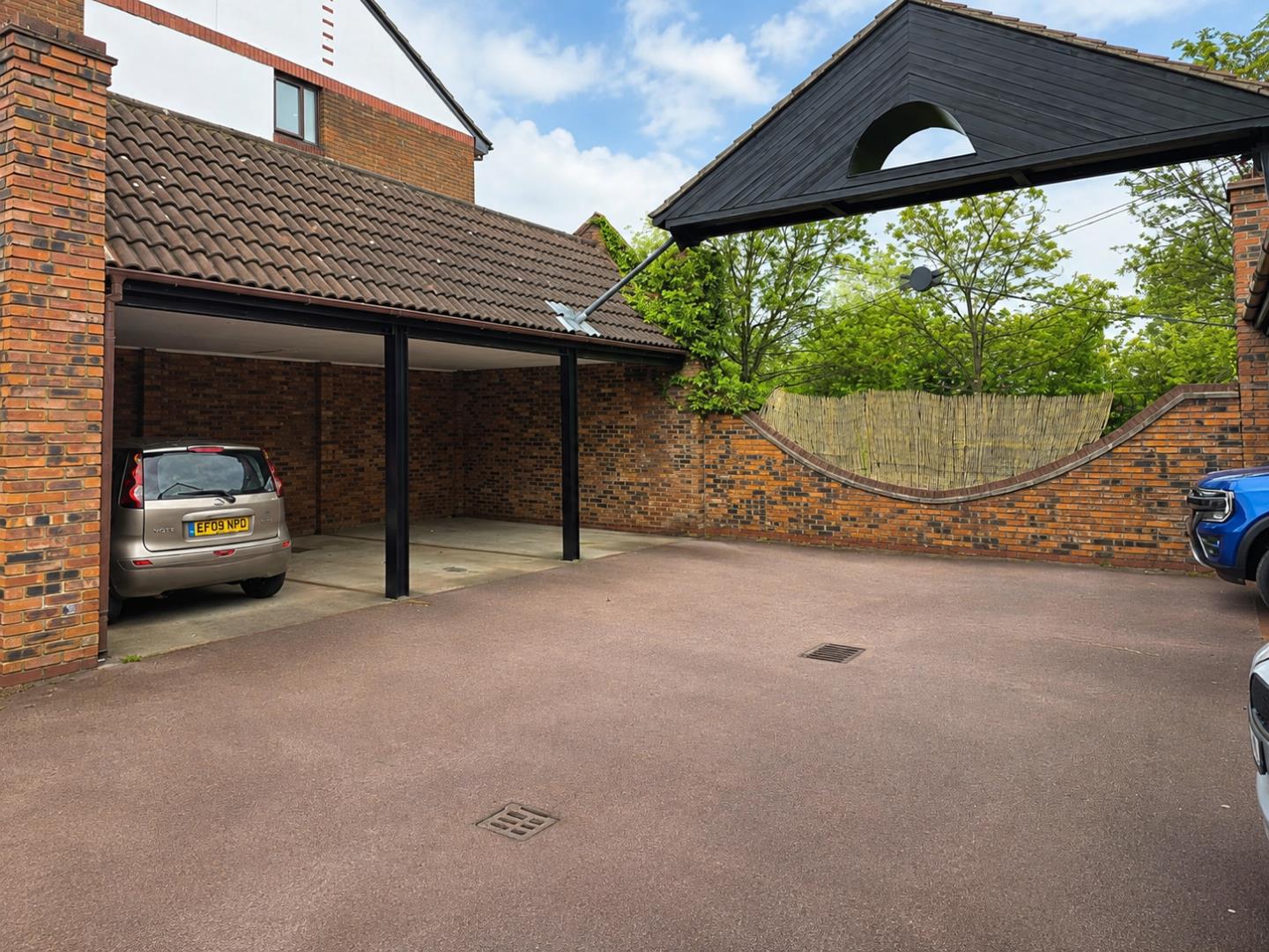 Flat Hogg Lane in Grays