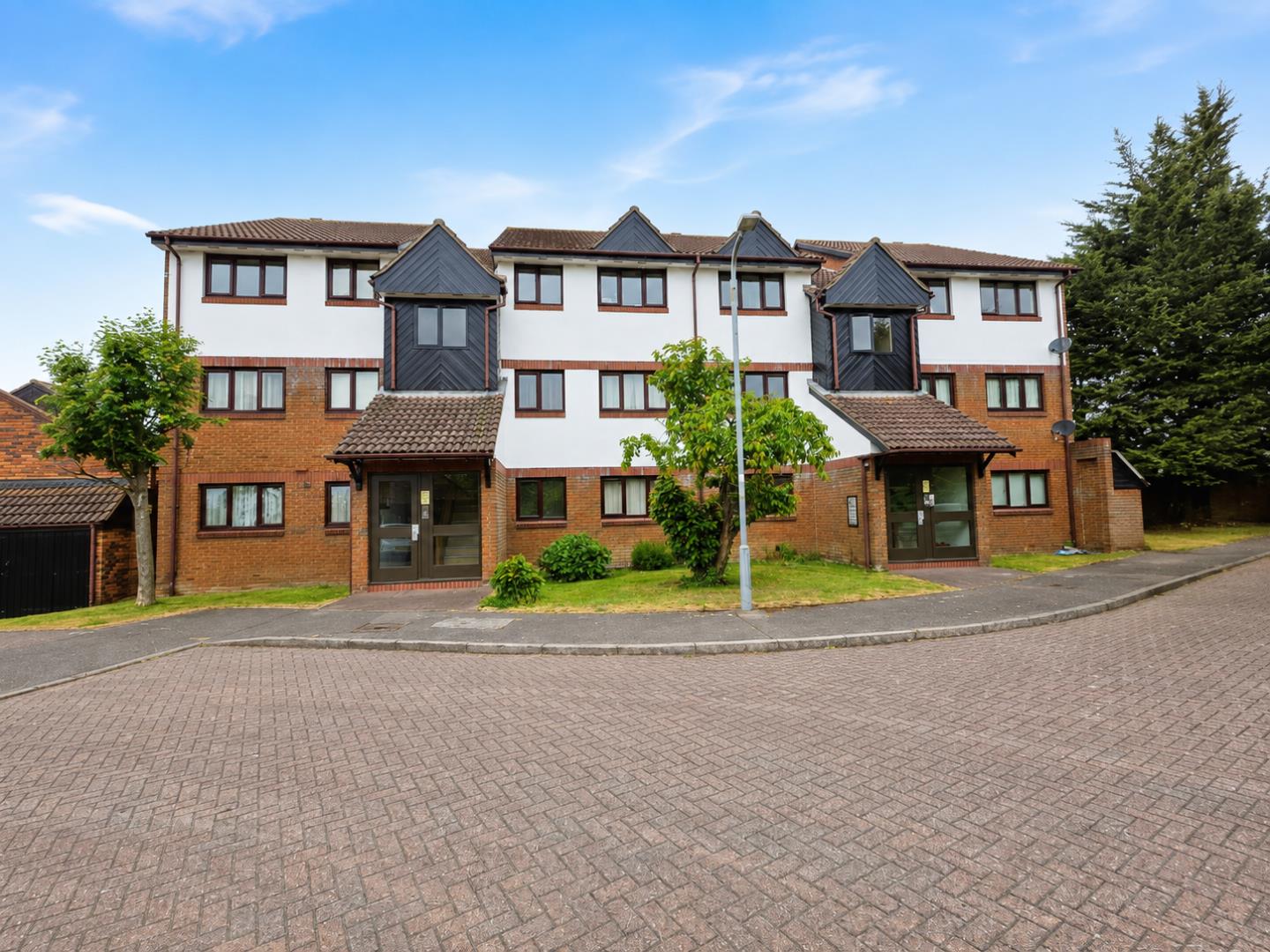 Flat Hogg Lane in Grays