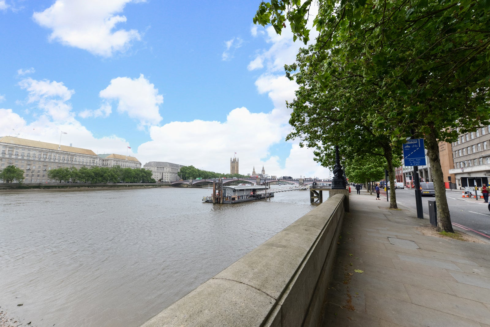 Flat Albert Embankment in Greater London