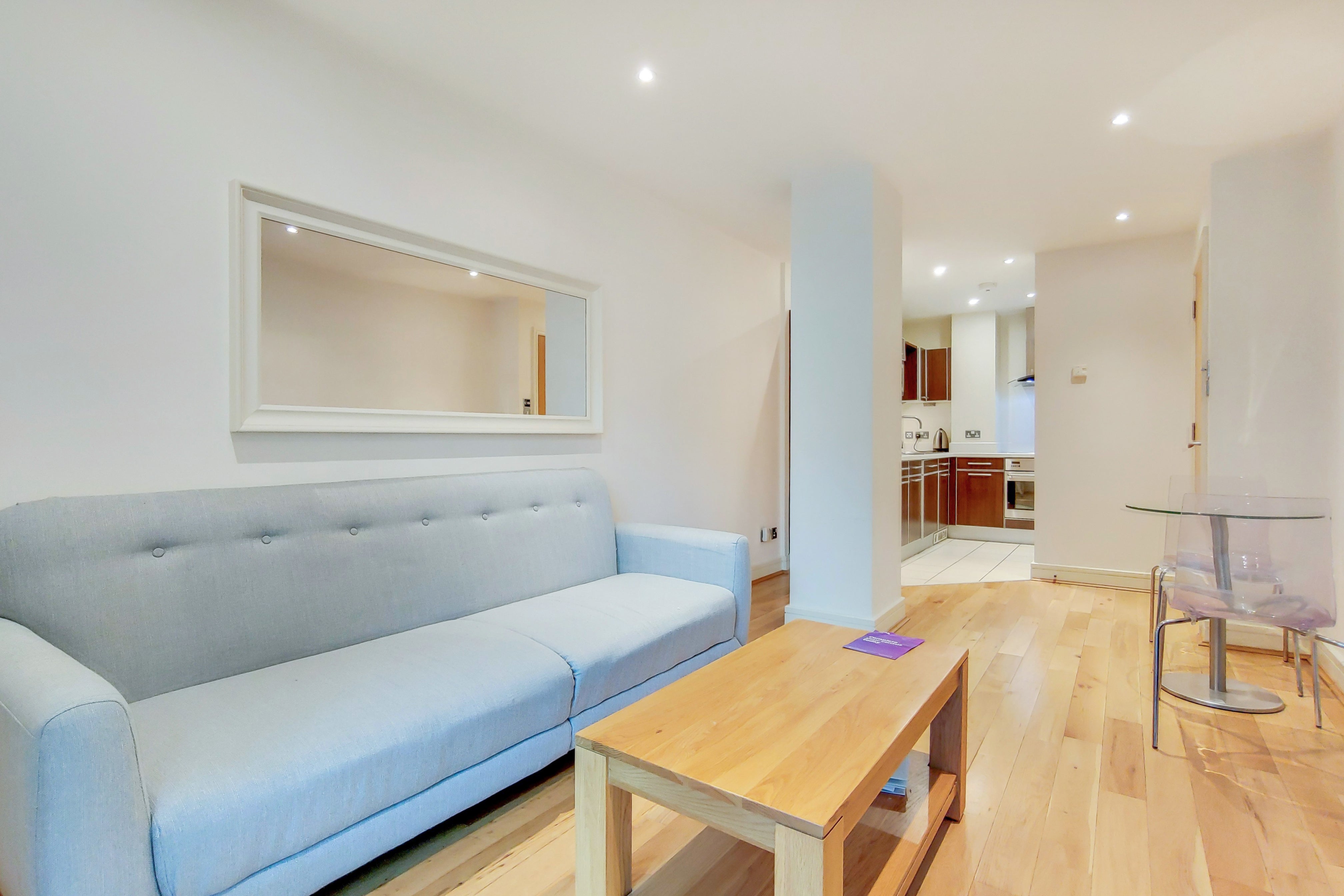 Flat Albert Embankment in Greater London