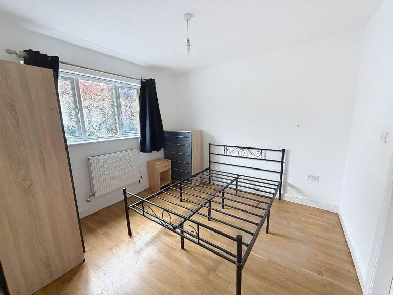 Flat Bracken Street in Stoke-on-Trent