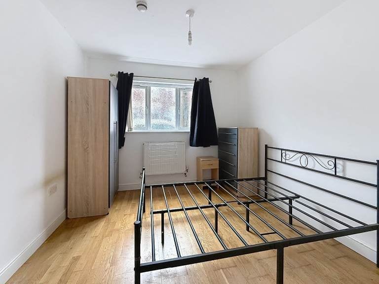 Flat Bracken Street in Stoke-on-Trent
