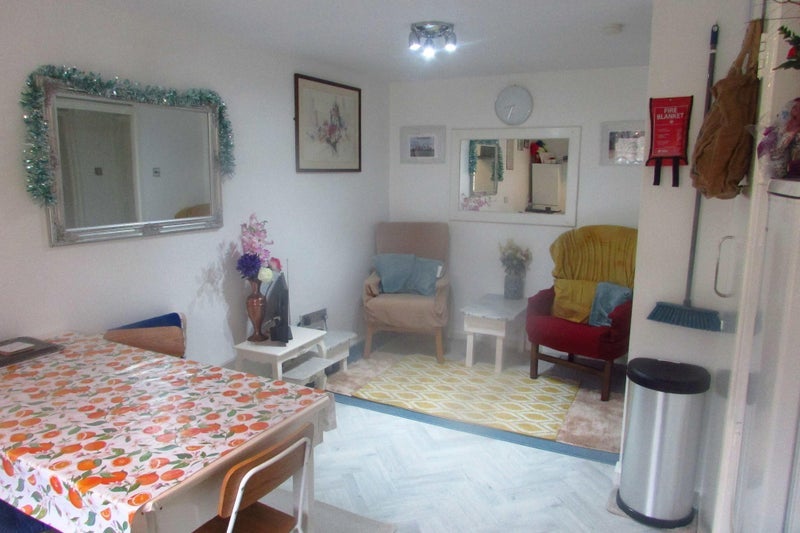 Room Reardon Street in Greater London