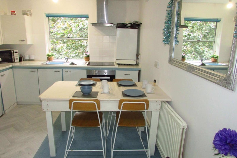 Room Reardon Street in Greater London