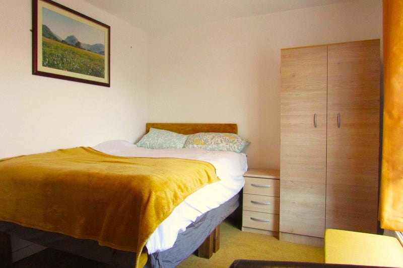 Room Reardon Street in Greater London