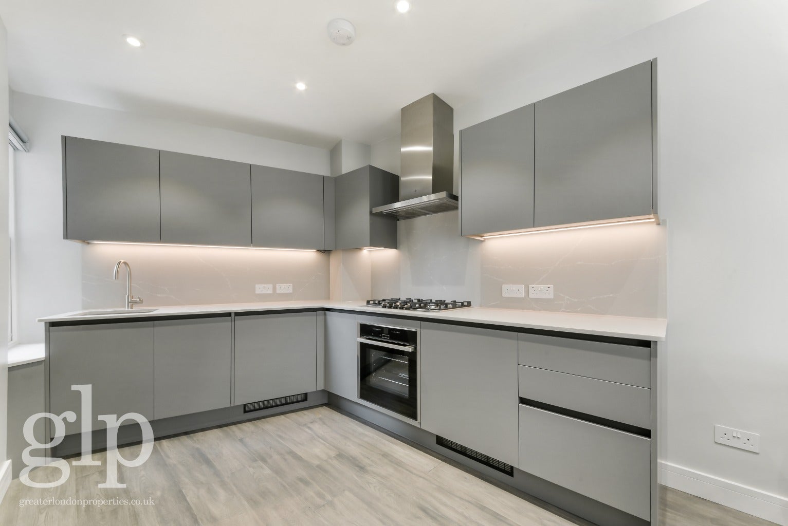 Flat Monmouth Street in Greater London