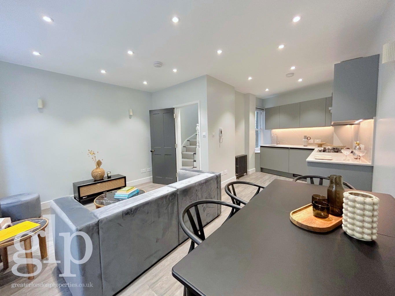 Flat Monmouth Street in Greater London