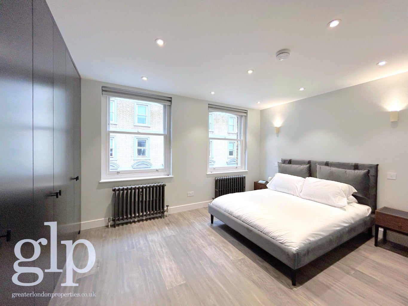 Flat Monmouth Street in Greater London