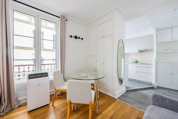 Flat Rue Madame de Sévigné in Paris