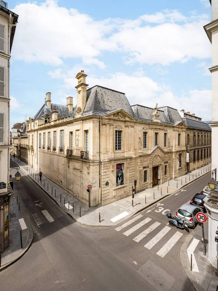 Flat Rue Madame de Sévigné in Paris