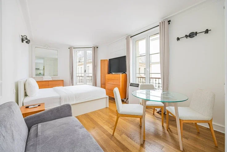 Flat Rue Madame de Sévigné in Paris