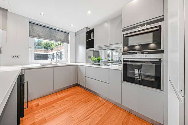 Flat York Terrace West in City of Westminster