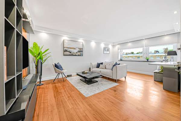 Flat York Terrace West in City of Westminster