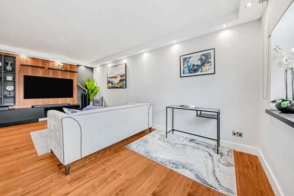 Flat York Terrace West in City of Westminster