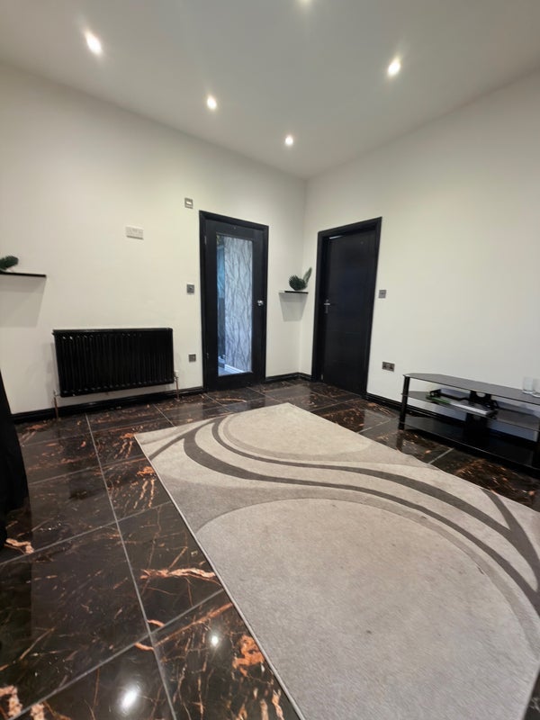 Room Broadstone Way in Bradford