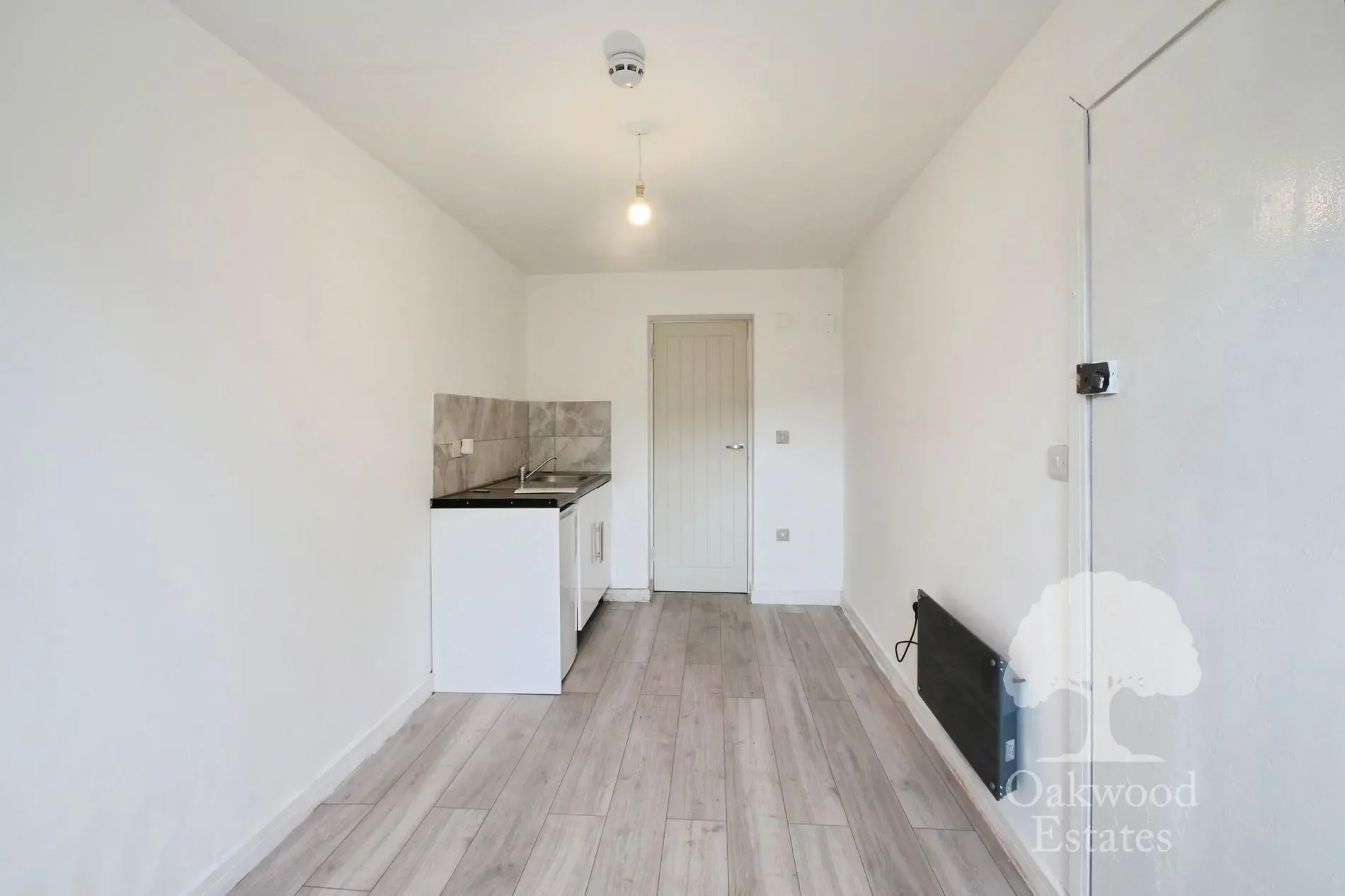 Room Rowan Road in Greater London