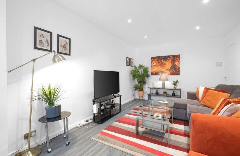 Flat Davidson Road in Greater London
