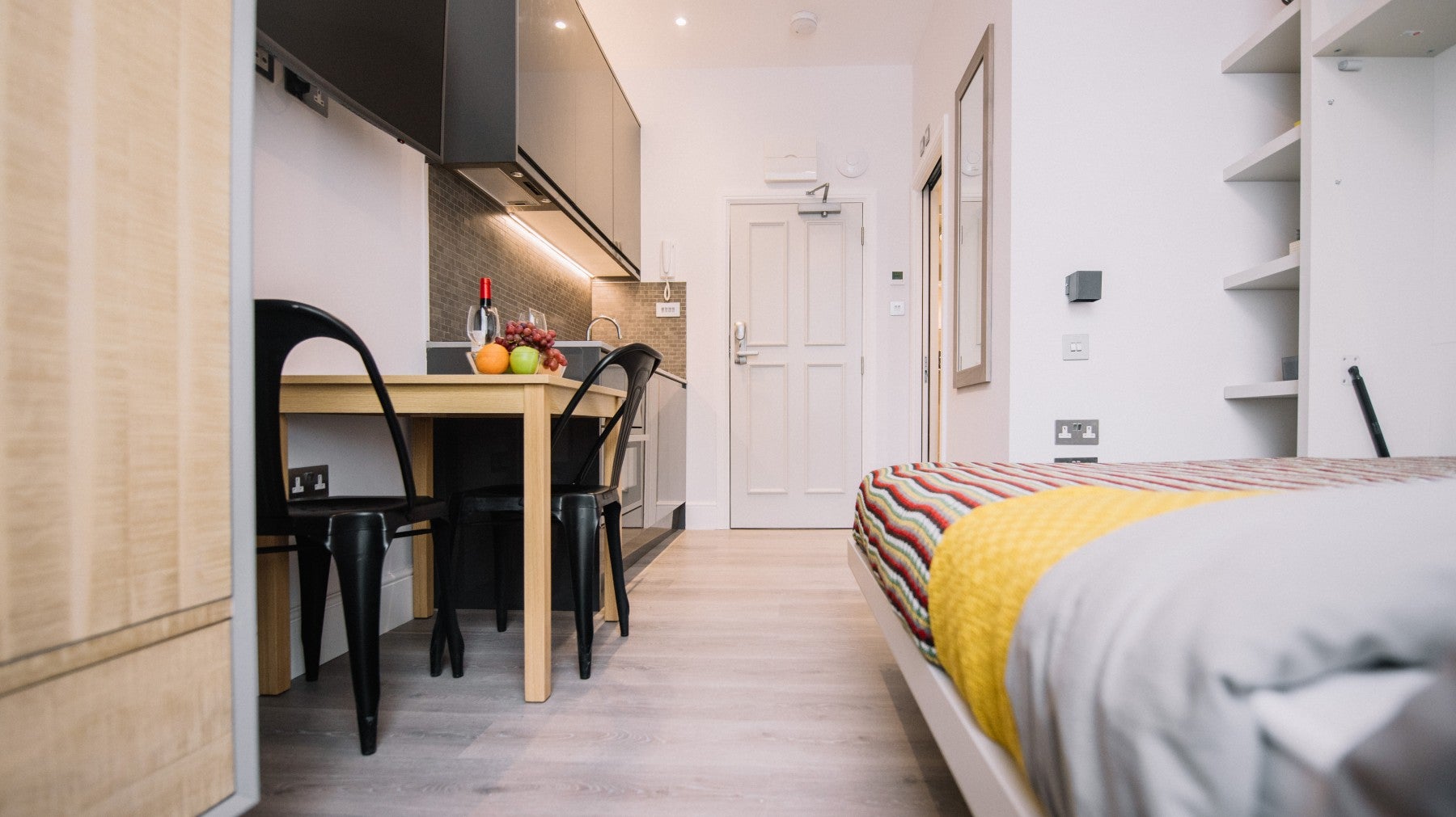 Flat Linden Gardens in Greater London