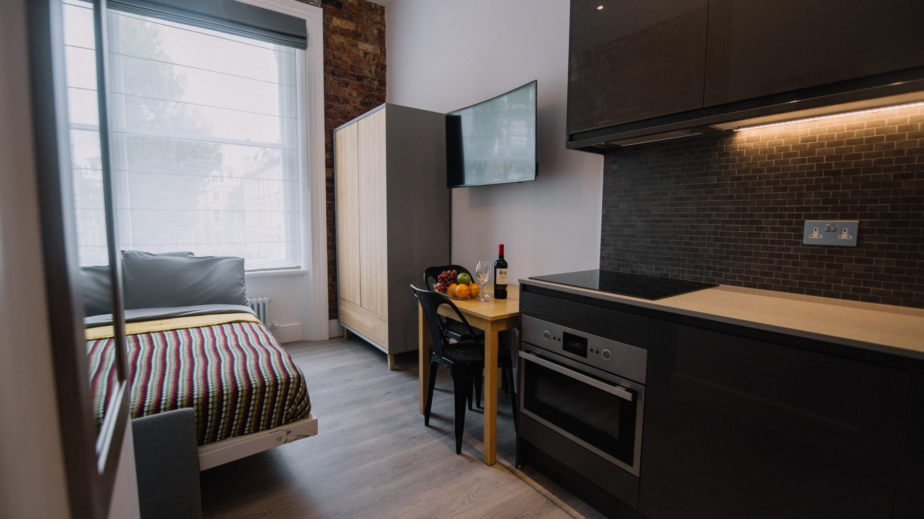 Flat Linden Gardens in Greater London