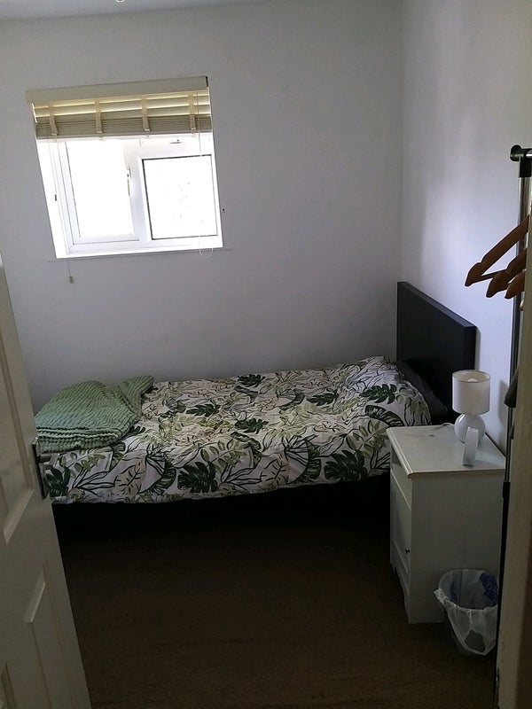 Room Bromley Road in Greater London