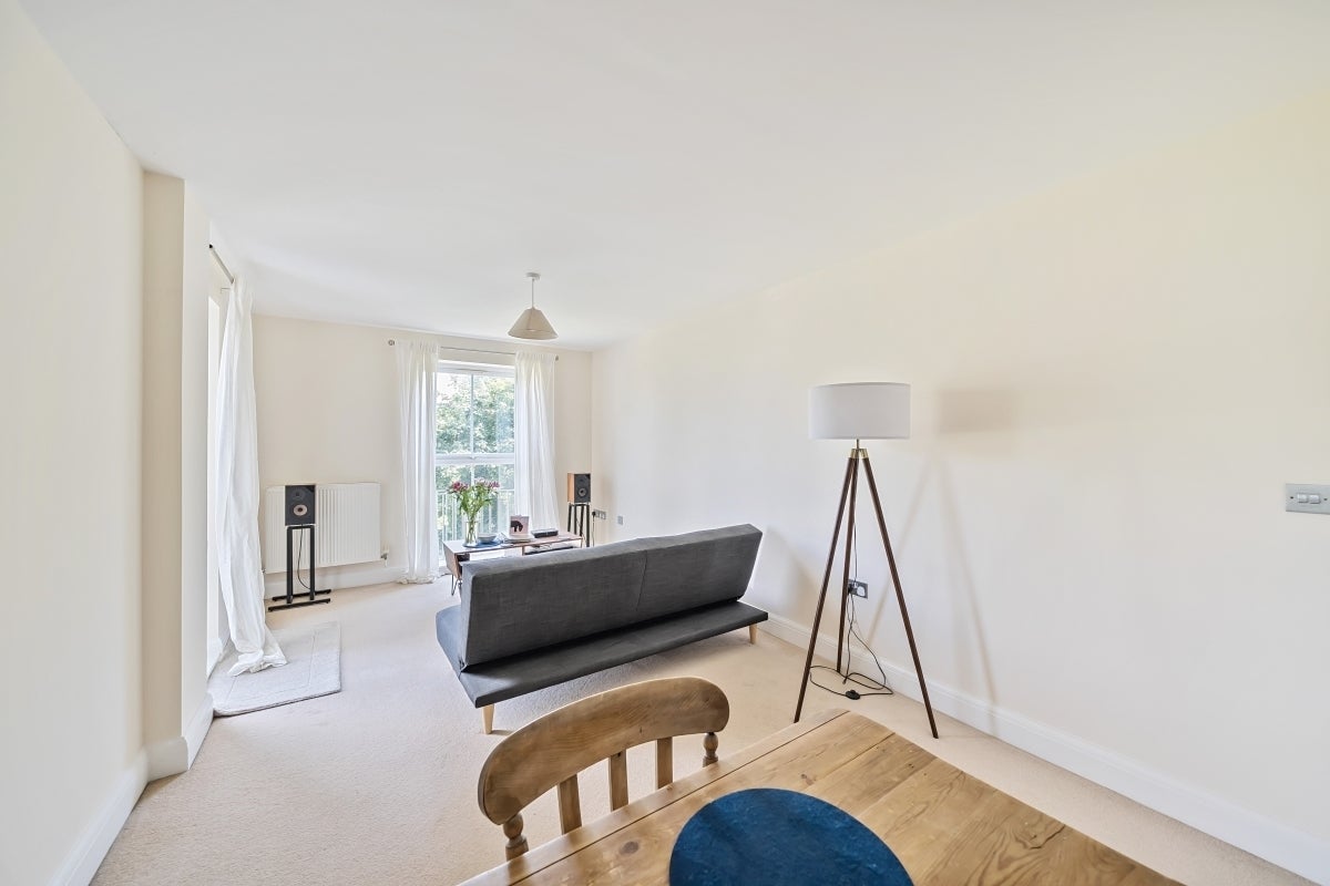 Flat Lesbourne Road in Reigate and Banstead