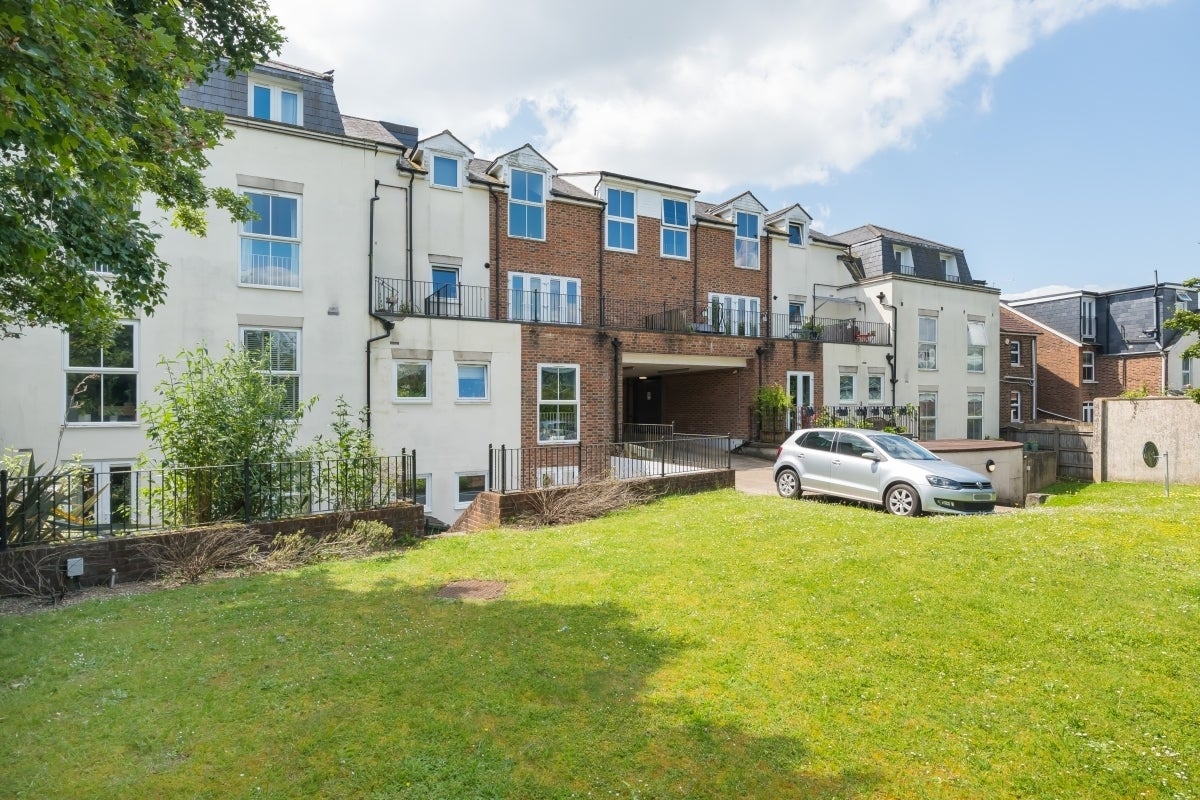 Flat Lesbourne Road in Reigate and Banstead
