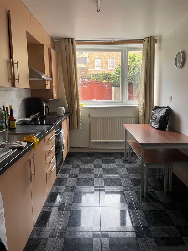 Room Neville Close in Greater London