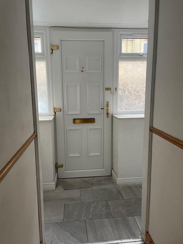 Room Neville Close in Greater London