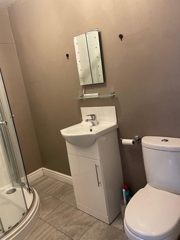 Room Neville Close in Greater London