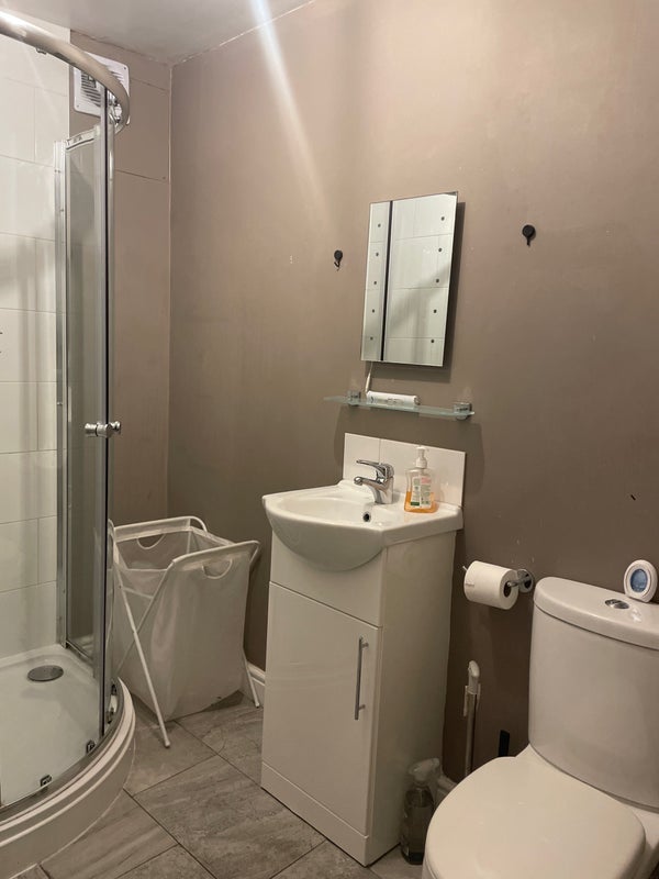 Room Neville Close in Greater London