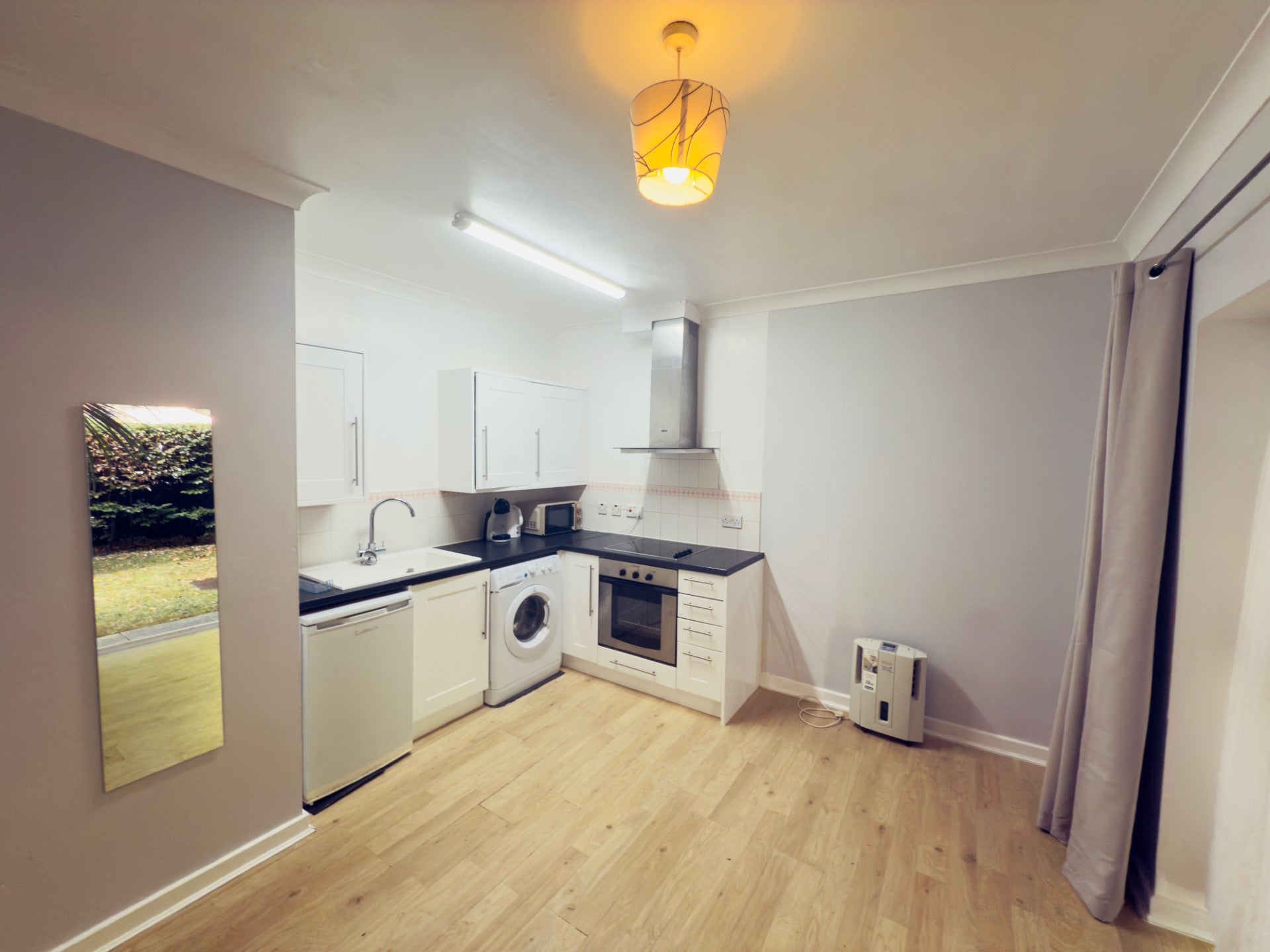 Flat Brackley Road in Greater London