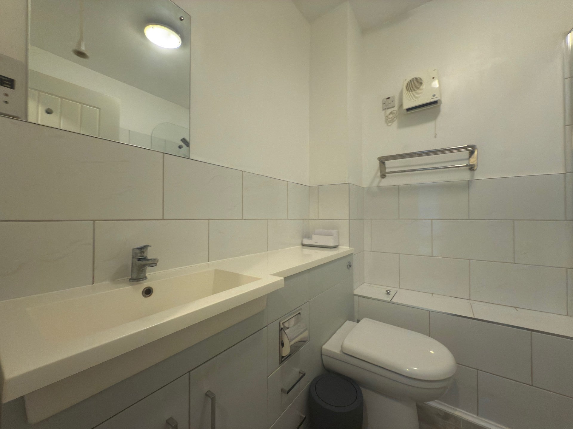 Flat Brackley Road in Greater London