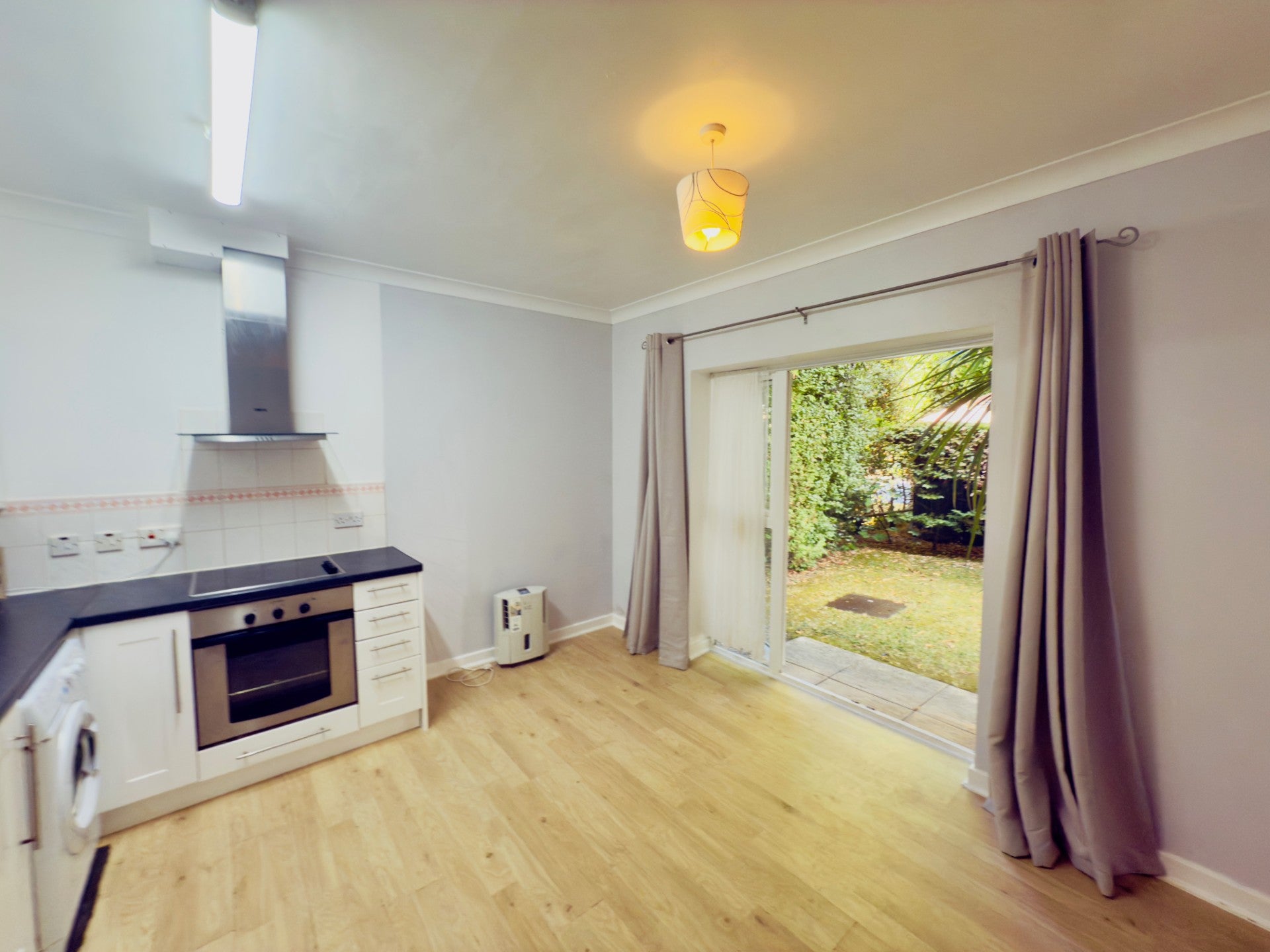 Flat Brackley Road in Greater London