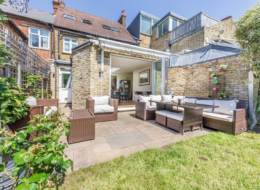 Flat Graham Road in Greater London