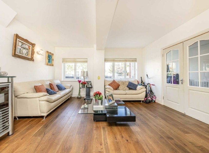 Flat Graham Road in Greater London
