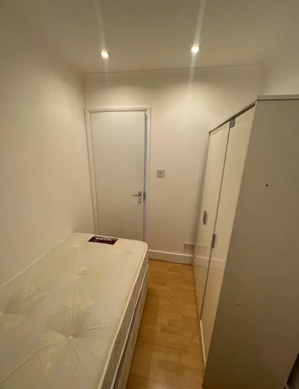 Room Brock Road in Greater London